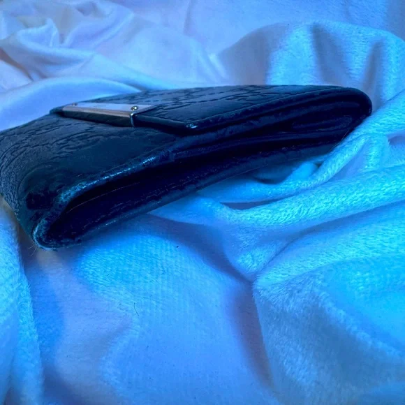 Gucci Bifold Wallet Authentic Gucci Black GG Embossed Leather Bifold Wallet EUC - Picture 5 of 12